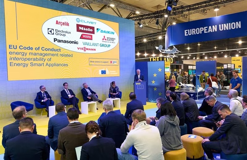 Electrolux поддерживает инициативу energy-smart Electrolux поддерживает новую европейскую инициативу energy-smart